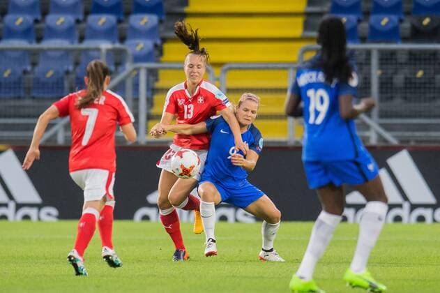(L-R) Lia Walti of Switzerland women, Eugenie Le Sommer of France women during the UEFA WEURO 2017 Group C group stage match between Switzerland and France at the Rat Verlegh stadium on July 26, 2017 in Breda, The Netherlands Women: Switzerland v France UEFA WEURO 2017 2017 2018 xVIxVIxImagesx xGerritxvanxKeulenxIVx 8317255