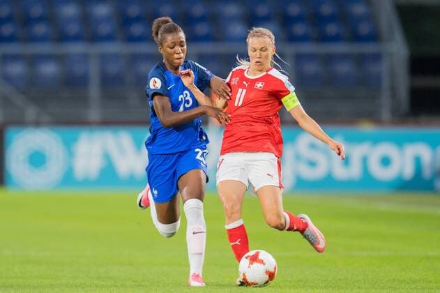 (L-R) Grace Geyoro of France women, Lara Dickenmann of Switzerland women during the UEFA WEURO 2017 Group C group stage match between Switzerland and France at the Rat Verlegh stadium on July 26, 2017 in Breda, The Netherlands Women: Switzerland v France UEFA WEURO 2017 2017 2018 xVIxVIxImagesx xGerritxvanxKeulenxIVx 8317257