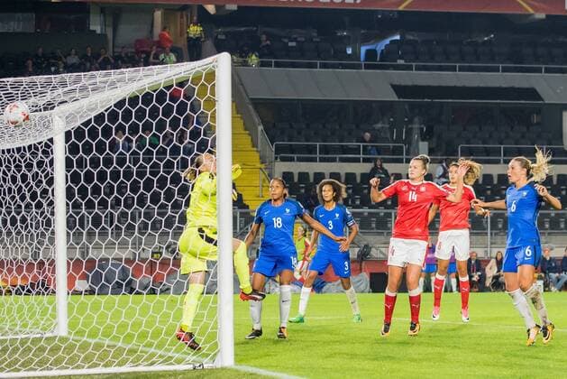 (L-R) goalkeeper Gaelle Thalmann of Switzerland women, Marie-Laure Delie of France women, Wendie Renard of France women, Rahel Kiwic of Switzerland women, Cinzia Zehnder of Switzerland women, Amandine Henry of France women during the UEFA WEURO 2017 Group C group stage match between Switzerland and France at the Rat Verlegh stadium on July 26, 2017 in Breda, The Netherlands Women: Switzerland v France UEFA WEURO 2017 2017 2018 xVIxVIxImagesx xGerritxvanxKeulenxIVx 8317708