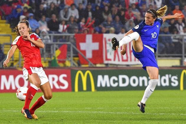 Switzerland v France UEFA Women s Euros 2017 Camille Abily of France (right) shoots at goal during the UEFA Women s Euros 2017 match at the Rat Verlegh Stadion, Breda Copyright: xKristianxKanex FIL-10443-0032 UK Newspapers OUT
