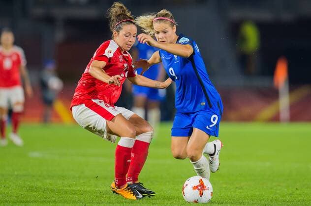 (L-R) Vanessa Bernauer of Switzerland women, Eugenie Le Sommer of France women during the UEFA WEURO 2017 Group C group stage match between Switzerland and France at the Rat Verlegh stadium on July 26, 2017 in Breda, The Netherlands Women: Switzerland v France UEFA WEURO 2017 2017 2018 xVIxVIxImagesx xGerritxvanxKeulenxIVx 8317855