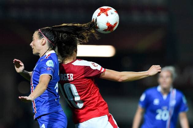 SOCCER - UEFA EURO EM Europameisterschaft Fussball 2017, ISL vs AUT ROTTERDAM,NETHERLANDS,26.JUL.17 - WOMEN SOCCER - UEFA Women s European Championship EM Europameisterschaft 2017, Group C, Iceland vs Austria. Image shows Hallbera Gisladottir (ISL) and Nina Burger (AUT). GEPAxpictures xFlorianxErtl