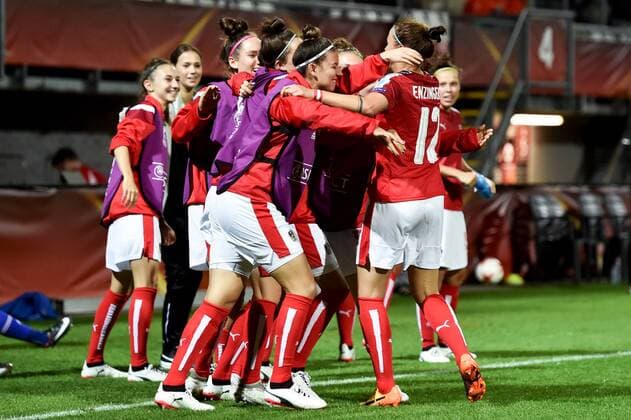 SOCCER - UEFA EURO EM Europameisterschaft Fussball 2017, ISL vs AUT ROTTERDAM,NETHERLANDS,26.JUL.17 - WOMEN SOCCER - UEFA Women s European Championship EM Europameisterschaft 2017, Group C, Iceland vs Austria. Image shows the rejoicing of AUT with Stefanie Enzinger (AUT). GEPAxpictures xFlorianxErtl