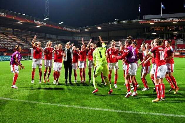 SOCCER - UEFA EURO EM Europameisterschaft Fussball 2017, ISL vs AUT ROTTERDAM,NETHERLANDS,26.JUL.17 - WOMEN SOCCER - UEFA Women s European Championship EM Europameisterschaft 2017, Group C, Iceland vs Austria. Image shows the rejoicing of AUT. GEPAxpictures xFlorianxErtl