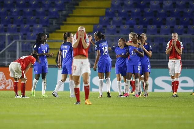 (170727) -- BREDA, July 27, 2017 -- Players of team France celebrate after the UEFA Women s EURO 2017 soccer tournament Group C match between France and Switzerland in Breda, the Netherlands, July 26, 2017. The match ended with a 1-1 draw. ) (SP)NETHERLANDS-UEFA-WOMEN S EURO-2017-GROUP-FRANCE-SWITZERLAND YexPingfan 