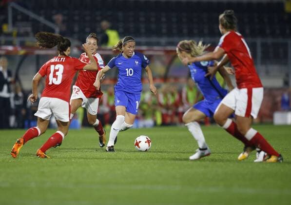 (170727) -- BREDA, July 27, 2017 -- Camille Abily (C) competes during the UEFA Women s EURO 2017 soccer tournament Group C match between France and Switzerland in Breda, the Netherlands, July 26, 2017. The match ended with a 1-1 draw. ) (SP)NETHERLANDS-UEFA-WOMEN S EURO-2017-GROUP-FRANCE-SWITZERLAND YexPingfan 