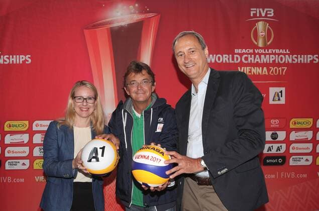 Beach volleyball Beachvolleyball - FIVB World Championships 2017 VIENNA,AUSTRIA,27.JUL.17 - BEACH VOLLEYBALL - FIVB World Championships, press conference PK Pressekonferenz Image shows Margarete Schramboeck (A1), Hannes Jagerhofer and Andreas Mailath-Pokorny. GEPAxpictures xChristianxOrt