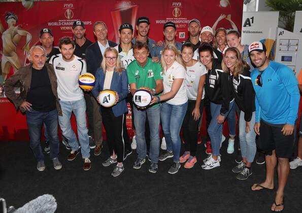 Beach volleyball Beachvolleyball - FIVB World Championships 2017 VIENNA,AUSTRIA,27.JUL.17 - BEACH VOLLEYBALL - FIVB World Championships, press conference PK Pressekonferenz Image shows Andreas Mailath-Pokorny, president Peter Kleinmann (OEVV), Margarete Schramboeck (A1), Hannes Jagerhofer and athlete. GEPAxpictures xChristianxOrt