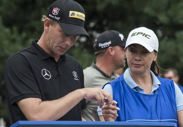 Porsche European Open 2017 27.07.2017, Green Eagle Golf Course, Winsen bei Hamburg, Golf, im Bild: Marcel Siem GER mit Ehefrau Laura, die als Caddie fungierte Â 