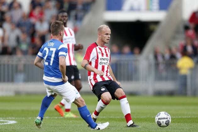 (L-R), Dmytro Lopa of NK Osijek, Jorrit Hendrix of PSV during the UEFA Europa League third qualifying round first leg match between PSV Eindhoven and Osijek at Philips Stadium, on July 27, 2017 in Eindhoven, The Netherlands PSV v Osijek UEFA Europa League 2017 2018 xVIxVIxImagesx xJeroenxPutmansxIVx 8323860