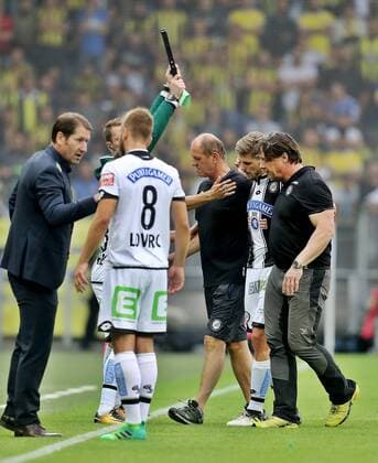 SOCCER - EL quali, Sturm vs Fenerbahce GRAZ,AUSTRIA,27.JUL.17 - SOCCER - UEFA Europa League qualification, SK Sturm Graz vs Fenerbahce Istanbul. Image shows head coach Franco Foda (Sturm) and Philipp Zulechner (Sturm). GEPAxpictures xM.xOberlaender