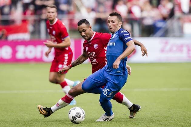 UTRECHT , 27-07-2017, Stadion De Galgenwaard , seizoen 2017 2018 , play off wedstrijd voor de Europa League FC Utrecht - Lech Poznan , FC Utrecht speler Sean Klaiber (l) Lech Poznan speler Radoslaw Majewski (r) Utrecht - Lech Poznan  x1656645x