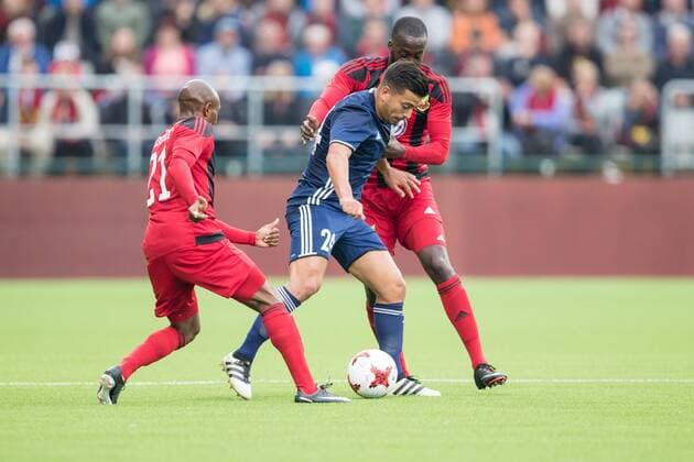 170727 FC Fola Esch Mehdi Kirch mot Östersunds Fouad Bachirou och Ronald Mukiibi under fotbollsmatchen i kvalet till Europa League mellan Östersund och FC Fola Esch den 27 juli 2017 i Östersund.  Copyright: TOBIASxNYKÄNEN BB170727TN014