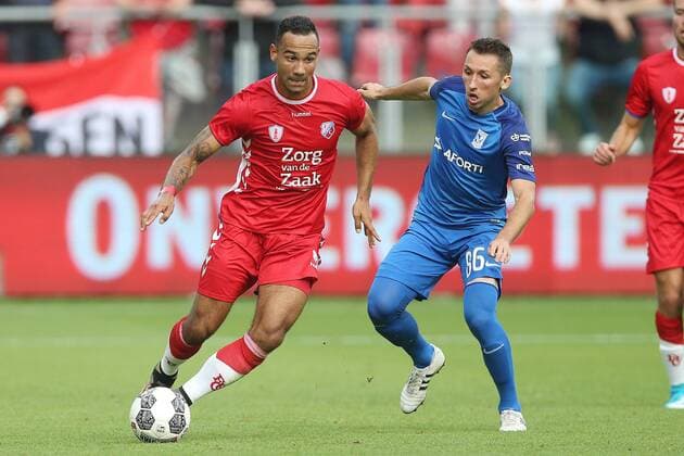 Sean Klaiber of FC Utrecht, Radoslaw Majewski of Lech Poznan during the UEFA Europa League third qualifying round first leg match between FC Utrecht and Lech Poznan FC at the Nieuw Galgenwaard Stadium, on July 27, 2017 in Utrecht, The Netherlands FC Utrecht v Lech Poznan UEFA Europa League 2017 2018 xVIxVIxImagesx xTomxBodexMultimediaxIVx 8324003