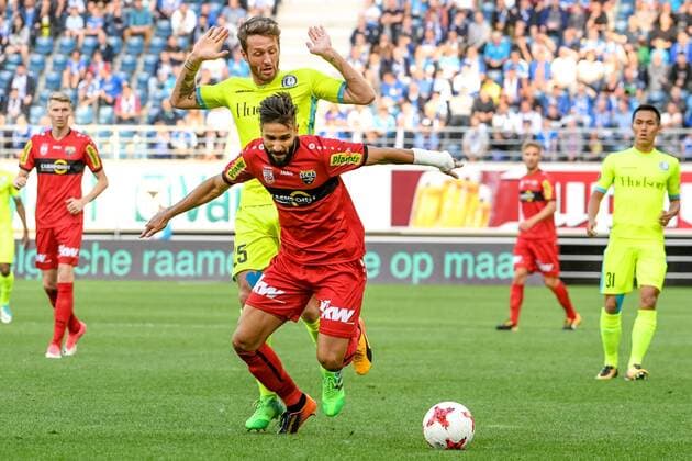 SOCCER - EL quali, Gent vs Altach GENT,BELGIUM,27.JUL.17 - SOCCER - UEFA Europa League qualification, KAA Gent vs SCR Altach. Image shows Simon Piesinger (Altach), Nana Asare (Gent), Lucas Galvao da Costa Souza, Philipp Netzer (Altach) and Yuya Kubo (Gent). GEPAxpictures xOliverxLerch