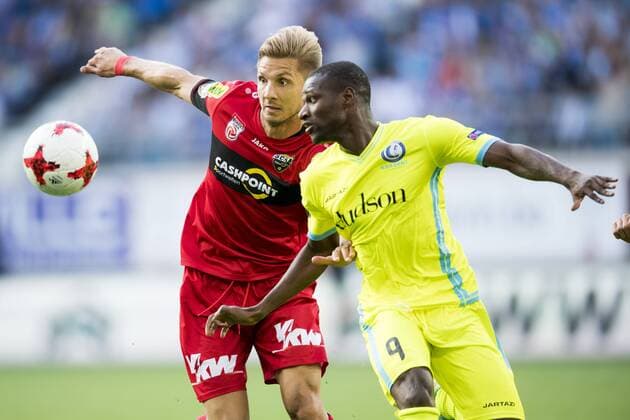 Altach s Philipp Netzer and Gent s Mamadou Sylla fight for the ball during a soccer game between Belgian club KAA Gent and Austrian team SC Rheindorf Altach, the first leg of the third qualifying round for the UEFA Europa League competition, Thursday 27 July 2017 in Gent. JASPERxJACOBS  x05139761x