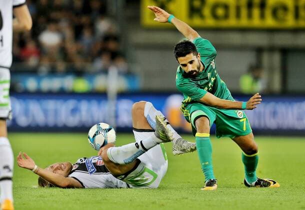 SOCCER - EL quali, Sturm vs Fenerbahce GRAZ,AUSTRIA,27.JUL.17 - SOCCER - UEFA Europa League qualification, SK Sturm Graz vs Fenerbahce Istanbul. Image shows Peter Zulj (Sturm) and Ozan Tufan (Fenerbahce). GEPAxpictures xM.xOberlaender