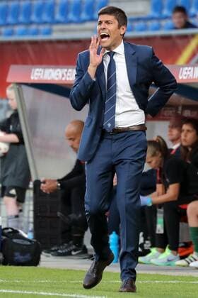 Francisco Neto (Trainer, Cheftrainer, Portugal), screit, ruft, am Spielfeldrand, an der Seitenauslinie, Freisteller, Ganzkörper, Einzelbild, Aktion, Action, Fussball, UEFA Women s EURO 2017, Portugal - England, xozx