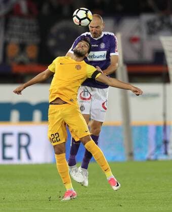 Bilder des Tages - SPORT SOCCER - UEFA EL quali, A.Wien vs Limassol VIENNA,AUSTRIA,27.JUL.17 - SOCCER - UEFA Europa League qualification, FK Austria Wien vs AEL Limassol. Image shows Ismail Sassi (Limassol) and Heiko Westermann (A.Wien). GEPAxpictures xChristianxOrt