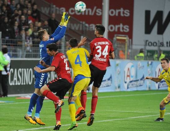SC Freiburg vs NK Dom?ale Domzale Freiburg, Schwarzwald Stadion, 27.7.2017 Fußball, UEFA; Europa-League-Qualifikation; Saison 2017-2018 1 Schwolow Alexander TW, SC Freiburg, 27 Höfler Hoefler Nicolas, SC Freiburg; 14 Dominik Ivkic, Domzale: 34 Kleindienst Tim, SC Freiburg Foto- und alle