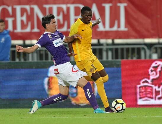 SOCCER - UEFA EL quali, A.Wien vs Limassol VIENNA,AUSTRIA,27.JUL.17 - SOCCER - UEFA Europa League qualification, FK Austria Wien vs AEL Limassol. Image shows David de Paula (A.Wien) and Mesca (Limassol). GEPAxpictures xChristianxOrt