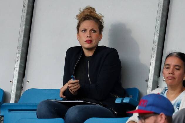Themen der Woche - SPORT Themen der Woche - SPORT Bilder des Tages - SPORT Die ehemalige Nationalspielerin Kim Kulig sitzt als DFB Scout im Publikum, unter den Zuschauern, Fussball, UEFA Women s EURO 2017, Portugal - England, xozx