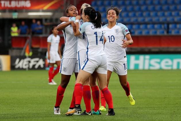 Spielerinnen aus England, englische Fußballerinnen, jubeln über das Tor zum 0:1, Jubel, Torjubel, Torerfolg, celebrate the goal, goal, celebration, Jubel ueber das Tor, optimistisch, Action, Aktion, Fussball, UEFA Women s EURO 2017, Portugal - England, xozx
