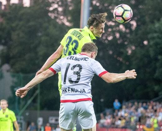 Bilder des Tages - SPORT (170728) -- VILNIUS, July 28, 2017 -- Valdemar Borovskij (top) of Trakai vies with Ivan Celikovic of Shkendija during a UEFA Europa League third qualifying round first leg game between Trakai and Shkendija in Vilnius, Lithuania, on July 27, 2017. Trakai won 2-1. ) (SP)LITHUANIA-VILNIUS-SOCCER-EUROPA LEAGUE QUALIFIER-TRAKAI VS SHKENDIJA AlfredasxPliadis 