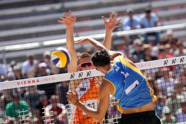 Beach volleyball Beachvolleyball - FIVB World Championships 2017 VIENNA,AUSTRIA,28.JUL.17 - BEACH VOLLEYBALL - FIVB World Championships. Image shows Christiaan Varenhorst (NED) and Andre Loyola (BRA). GEPAxpictures xMaticxKlansek