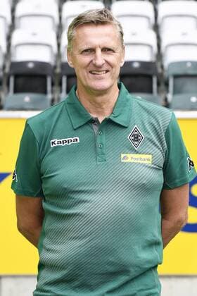 Fußball, GER, 1.BL, Porträttermin 2017 2018, VfL Borussia Mönchengladbach, Mannschaftsarzt Dr. Stefan Hertl (Gladbach). Einzelbild, Portrait, Porträt.