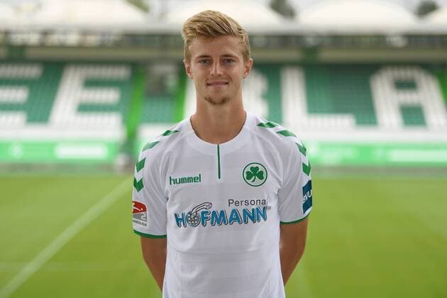 24.07.2017 - SpVgg Spielvereinigung Greuther Fürth Kleeblatt - 2. Fußball Bundesliga BL - Saison 2017 2018 - Fototermin Porträttermin Portraittermin - - Sebastian Ernst (15, SpVgg Greuther Fürth ) - Einzelbild Einzelfoto Portrait Porträt Kopfbild