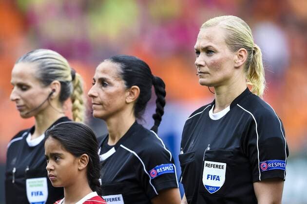Themen der Woche - SPORT Themen der Woche - SPORT Bilder des Tages - SPORT 170729 Domare Bibiana Steinhaus före kvartsfinalen mellan Holland och Sverige under dag 14 av fotbolls-EM den 29 juli 2017 i Doetinchem.  Copyright: CARLxSANDIN BB170729CS036