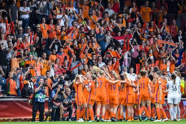 Bilder des Tages - SPORT Fußball, Frauen EM, Niederlande - Schweden 2:0 170729 Hollands spelare och supportrar jublar efter kvartsfinalen mellan Holland och Sverige under dag 14 av fotbolls-EM den 29 juli 2017 i Doetinchem.  Copyright: CARLxSANDIN BB170729CS118