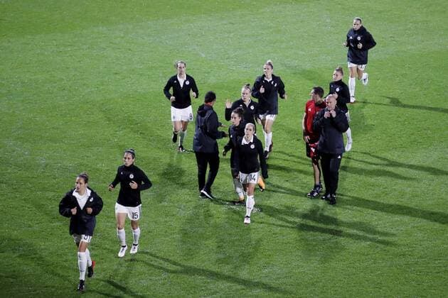 JONES Steffi Bundestrainerin Team GER REGEN in ROTTERDAM und ABBRUCH UEFA Frauen Fussball EM 2017 in Holland Spiel Deutschland-Denemark in Rotterdam Am 29. Juli 2017 in Rotterdam 