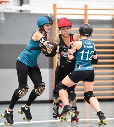 29.07.2017 - Rollerderby Roller Derby - 3. Bundesliga Frauen - Sucker Punch Rollergirls Nürnberg - Riot Rocketz Leipzig - OGo - Riot Hippie (0817, Sucker Punch Rollergirls) gg Poly Trauma (112, Riot Rockets Leipzig)
