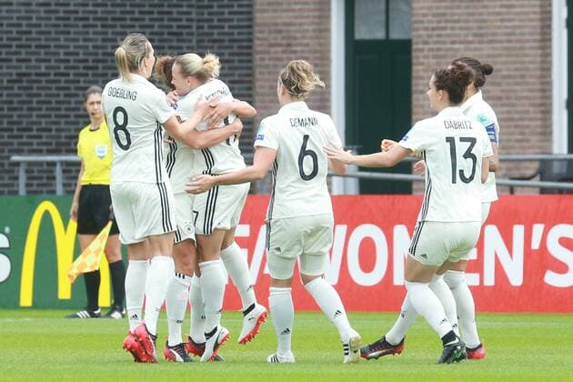 30.07.2017, xkvx, Fussball Frauen EM, Deutschland - Daenemark, emspor, v.l. Torjubel, Goal celebration, celebrate the goal zum 1:0 durch Isabel Kerschowski (DFB Deutsche Fussball Nationalmanschaft Damen) Rotterdam