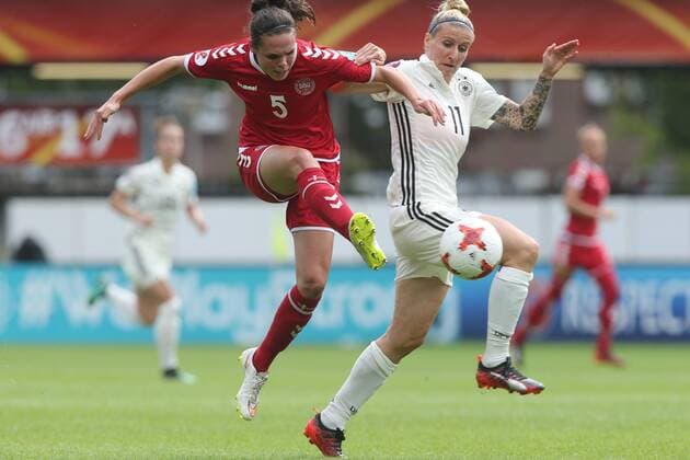 Bilder des Tages - SPORT Simone Boye Sorensen of Denmark women, Anja Mittag of Germany women during the UEFA WEURO 2017 quarter finale match between Germany and Denmark at the Sparta stadium Het Kasteel on July 30, 2017 in Rotterdam, The Netherlands Women: Germany v Denmark UEFA WEURO 2017 2017 2018 xVIxVIxImagesx xTomxBodexMultimediaxIVx 8348355