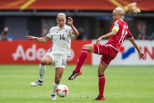 ROTTERDAM, 30-07-2017 , EK Vrouwenvoetbal 2017 , Women s Euro 2017 , Kwartfinale Duitsland - Denemarken , Sparta Stadion het Kasteel , Duitsland speelster Anna BlÅ sse (l) in duel met Speelster van Denemarken Pernille Harder (r) Duitsland - Denemarken  x1659299x