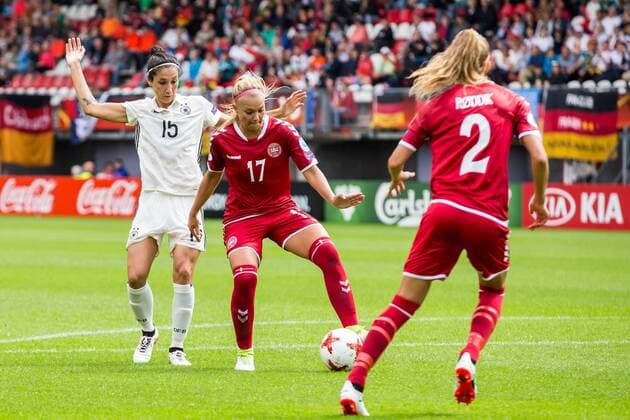 ROTTERDAM, 30-07-2017 , EK Vrouwenvoetbal 2017 , Women s Euro 2017 , Kwartfinale Duitsland - Denemarken , Sparta Stadion het Kasteel , Duitsland speelster Sara Doorsoun-Khajeh (l) in duel met de17 (r) Line Jensen (r) Duitsland - Denemarken  x1659309x