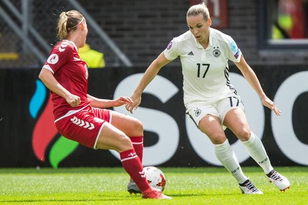ROTTERDAM, 30-07-2017 , EK Vrouwenvoetbal 2017 , Women s Euro 2017 , Kwartfinale Duitsland - Denemarken , Sparta Stadion het Kasteel , Duitsland speelster Isabel Kerschowski (r) in duel met Speelster van Denemarken Simone Boye SÂ¿rensen (l) Duitsland - Denemarken  x1659310x