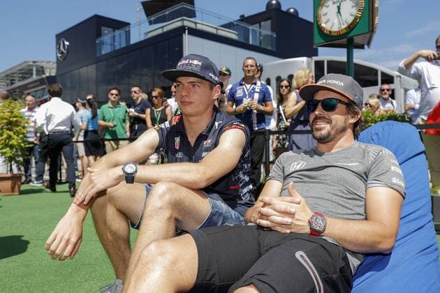 Motorsports: FIA Formula One World Championship WM Weltmeisterschaft 2017, Grand Prix of Hungary, 33 Max Verstappen (NLD, Red Bull Racing), 14 Fernando Alonso (ESP, McLaren Honda), Budapest Hungary xHOCHxZWEIx