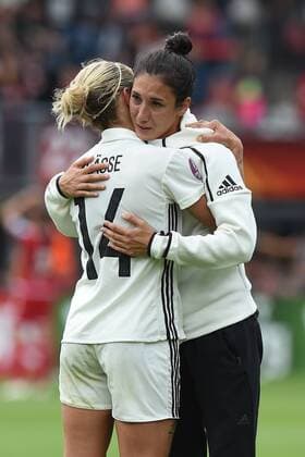 Fußball UEFA Women s Euro Viertelfinale Deutschland - Dänemark am 30.07.2017 im Sparta Stadion in Rotterdam Anna Blässe ( Deutschland ), links - Sara Doorsoun ( Deutschland ), rechts - enttäuscht xRx