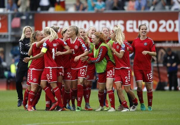 (170730) -- ROTTERDAM, July 30, 2017 -- Players of Denmark celebrate after winning the UEFA Women s EURO 2017 soccer tournament quarter-final match between Germany and Denmark at Sparta Stadium in Rotterdam, the Netherlands, July 30, 2017. Denmark won 2-1. ) (SP)NETHERLANDS-ROTTERDAM-UEFA-WOMEN S EURO 2017-QUARTER FINAL YexPingfan 