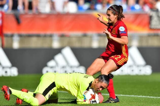 SOCCER - UEFA EURO EM Europameisterschaft Fussball 2017 TILBURG,NETHERLANDS,30.JUL.17 - WOMEN SOCCER - UEFA Women s European Championship EM Europameisterschaft 2017, quarterfinal, Austria vs Spain. Image shows Manuela Zinsberger (AUT) and Mariona (ESP). GEPAxpictures xFlorianxErtl