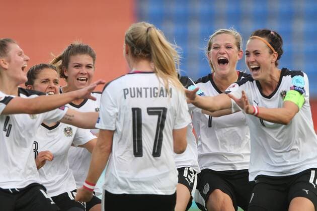 Viktoria Pinther of Austria women, Laura Feiersinger of Austria women, Sarah Puntigam of Austria women, Carina Wenninger of Austria women, Viktoria Schnaderbeck of Austria women during the UEFA WEURO 2017 quarter finale match between Austria and Spain at Koning Willem II stadium on July 30, 2017 in Tilburg, The Netherlands Women: Austria vs Spain UEFA WEURO 2017 2017 2018 xVIxVIxImagesx xTomxBodexMultimediaxIVx 8354537
