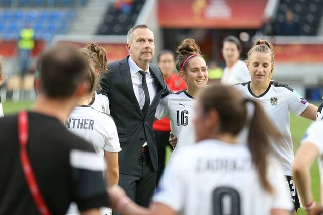 coach Dominik Thalhammer of Austria women during the UEFA WEURO 2017 quarter finale match between Austria and Spain at Koning Willem II stadium on July 30, 2017 in Tilburg, The Netherlands Women: Austria vs Spain UEFA WEURO 2017 2017 2018 xVIxVIxImagesx xTomxBodexMultimediaxIVx 8354852