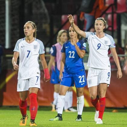 DEVENTER - 30-07-2017, EK Vrouwenvoetbal 2017, Women s Euro 2017, Stadion De Adelaarshorst, Kwartfinale, Engeland - Frankrijk, Engeland speelster Jodie Taylor (r) viert de 1-0 Engeland - Frankrijk  x1659828x