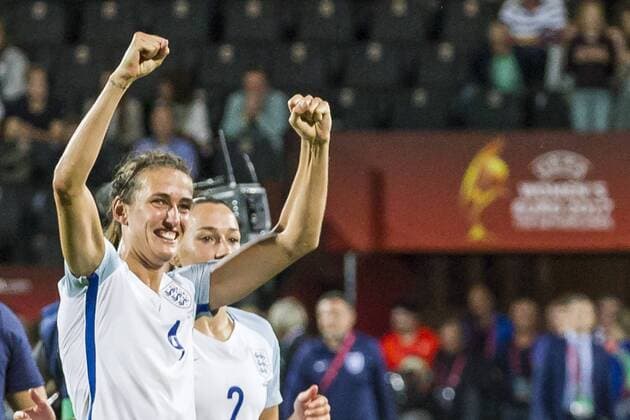 DEVENTER - 30-07-2017, EK Vrouwenvoetbal 2017, Women s Euro 2017, Stadion De Adelaarshorst, Kwartfinale, Engeland - Frankrijk, Uitslag 1-0, Engeland speelster Jill Scott viert de overwinning Engeland - Frankrijk  x1659847x