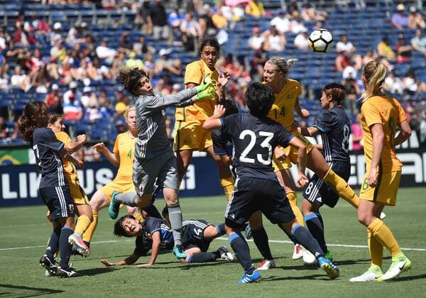 SAN DIEGO, CA - JULY 30: Sakiko Ikeda (1) of Japan blocks a header shot by Alanna Kennedy (14) of Australia after a corner kick attempt during the Tournament of Nationals soccer match between Japan and Australia on July 30, 2017 at Qualcomm Stadium in San Diego, CA. (Photo by Chris Williams Icon Sportswire) SOCCER: JUL 30 Tournament of Nations - Japan v Australia Icon00717073015986 EDITORIAL USE ONLY