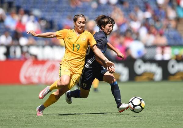 SAN DIEGO, CA - JULY 30: Rin Sumida (16) of Japan keeps the ball away from Karina Gorry (19) of Australia during the Tournament of Nations soccer match between Japan and Australia on July 30, 2017 at Qualcomm Stadium in San Diego, CA. (Photo by Chris Williams Icon Sportswire) SOCCER: JUL 30 Tournament of Nations - Japan v Australia Icon00717073016028 EDITORIAL USE ONLY